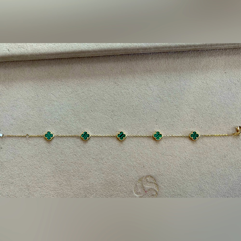 Solid 18K bracelet,brand new.